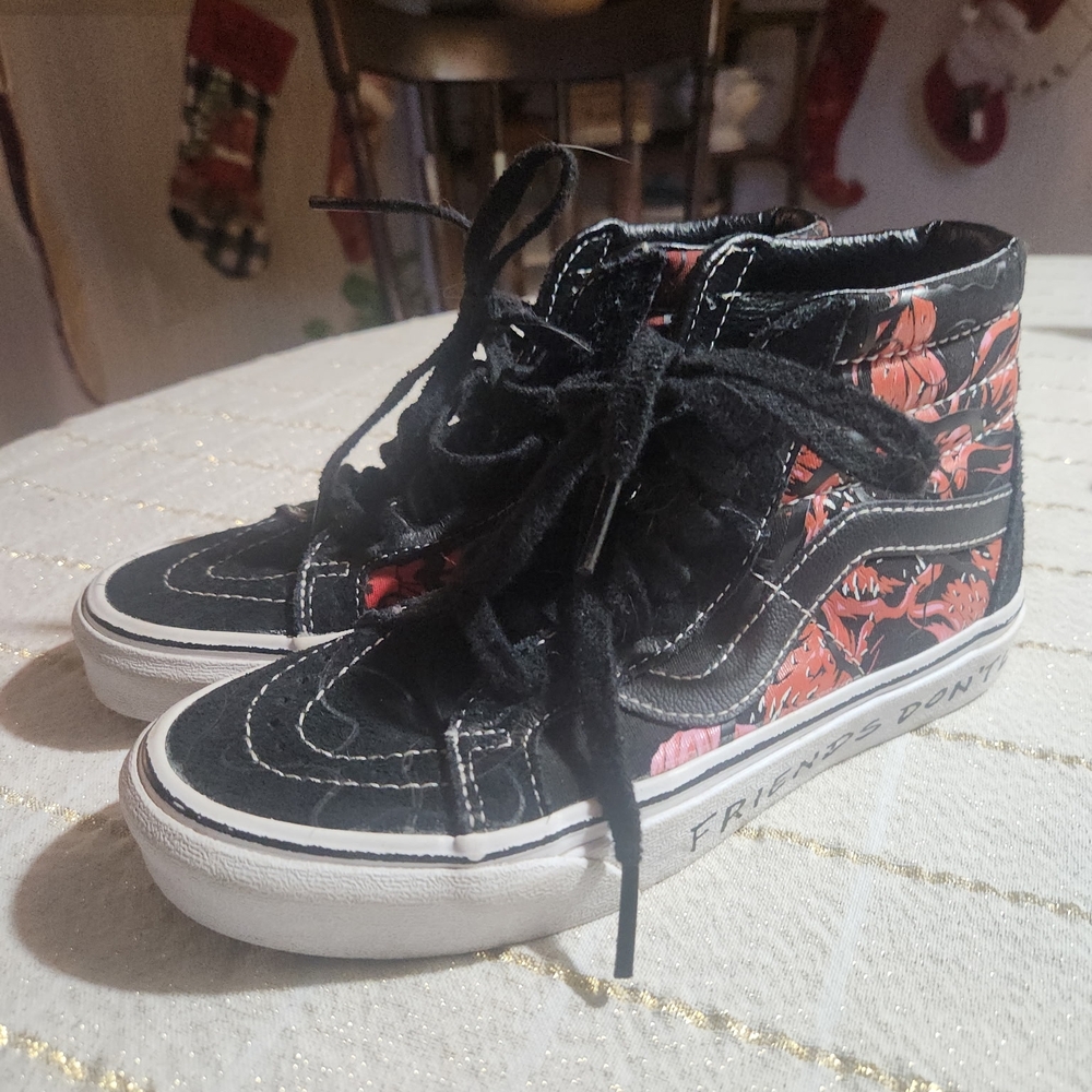 Size 6 VANS Sk8-Hi Reissue x Stranger Things Upside Down 2022